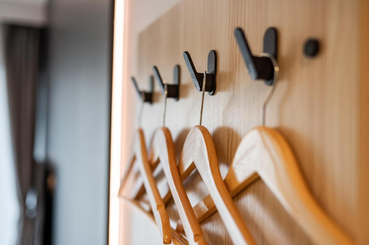 Dayin International Youth Hostel - Near East Nanjing Road & People'S Square & The Bund -Large Social Area -Bar -Cafe -Gym -Free Laundry Luggage Storage -24H Front Desk -English Service Shanghai Exterior photo
